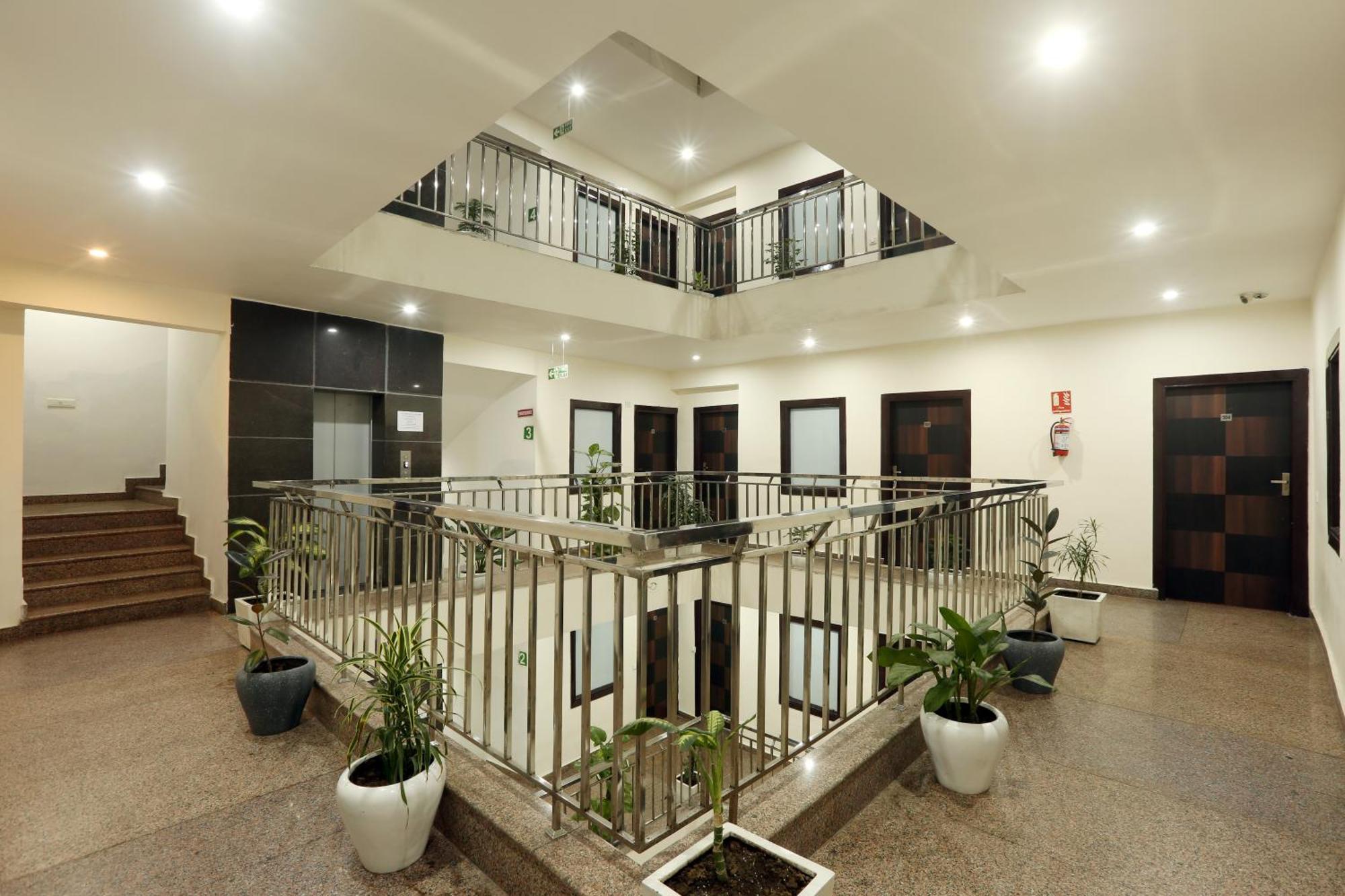 Sky View Near Delhi Airport Bed & Breakfast